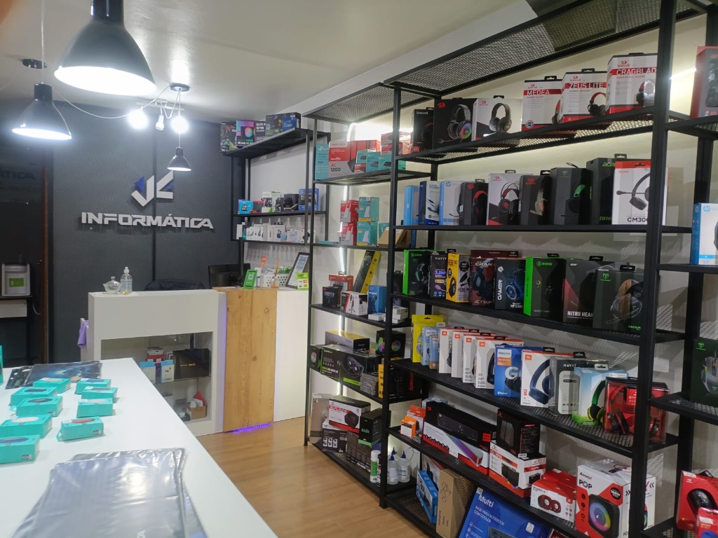 Interior e atendimento da JC Informática